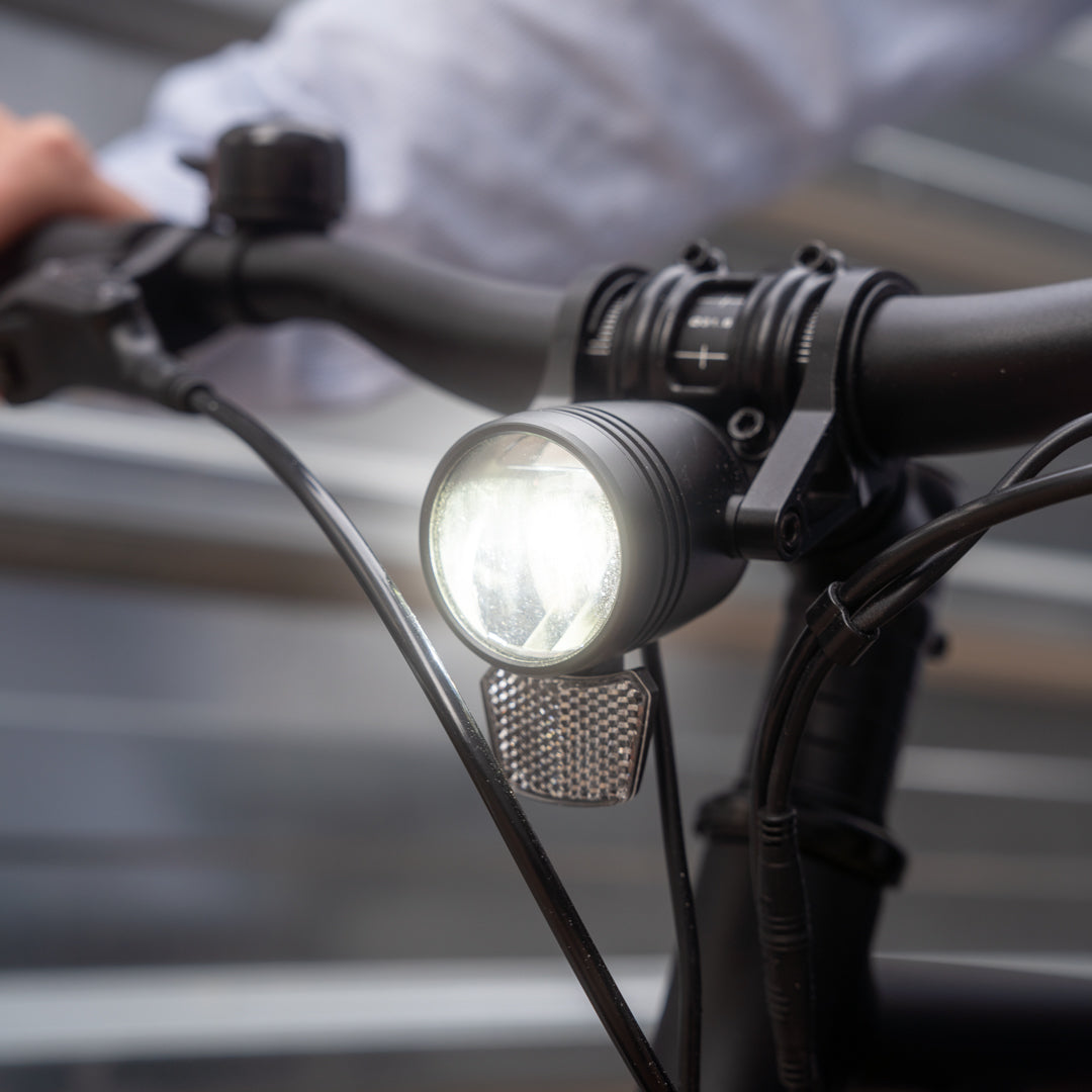 Integriertes E-Bike-Frontlicht mit Reflektor, StVZO-konform für bessere Sichtbarkeit