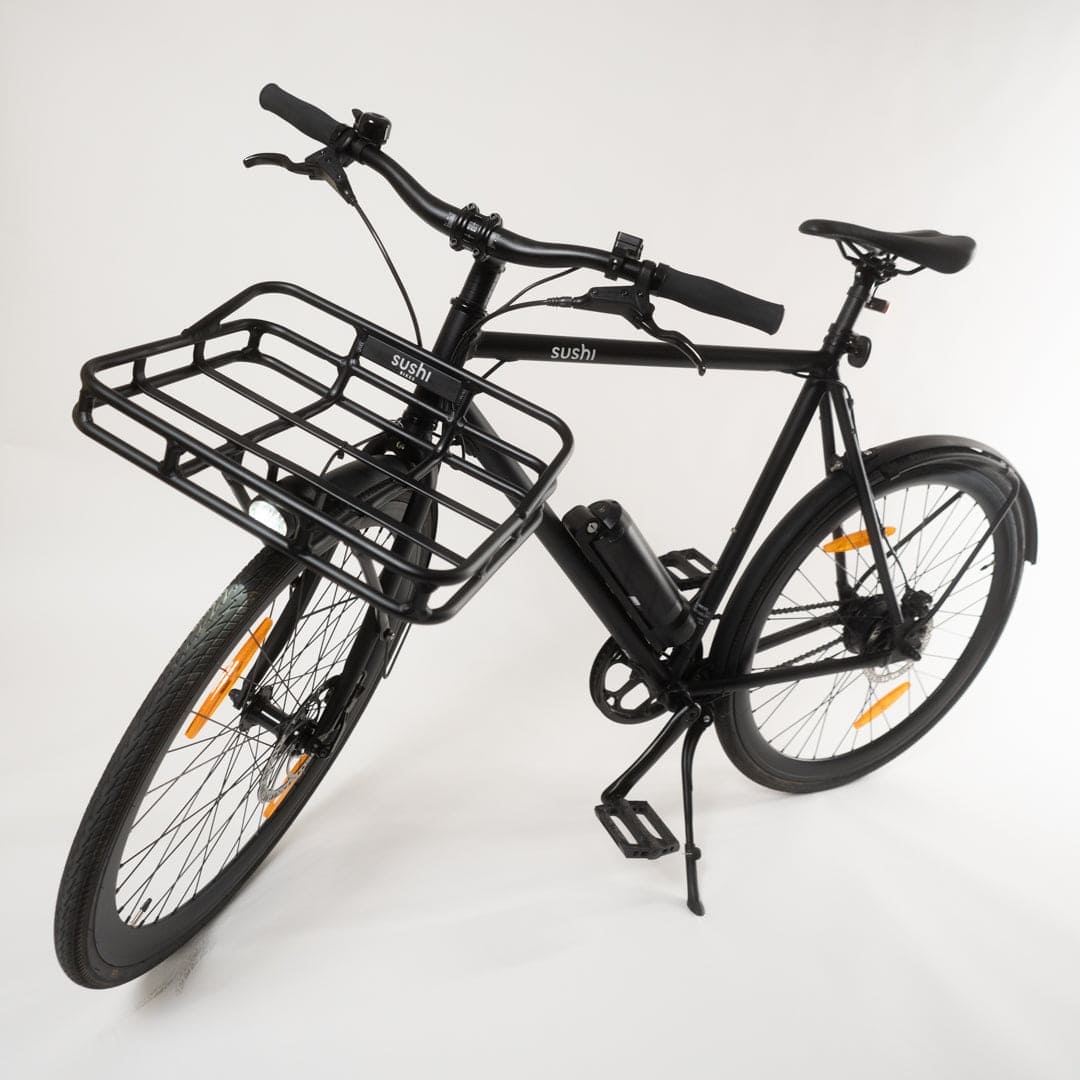 Gesamtansicht des SUSHI BIKES mit montiertem Frontgepäckträger