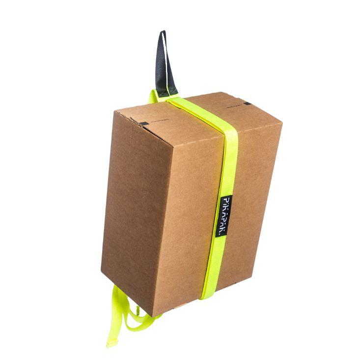 PIKAPAK 2.0 Paketrucksack in Neongelb, der großes Paket trägt