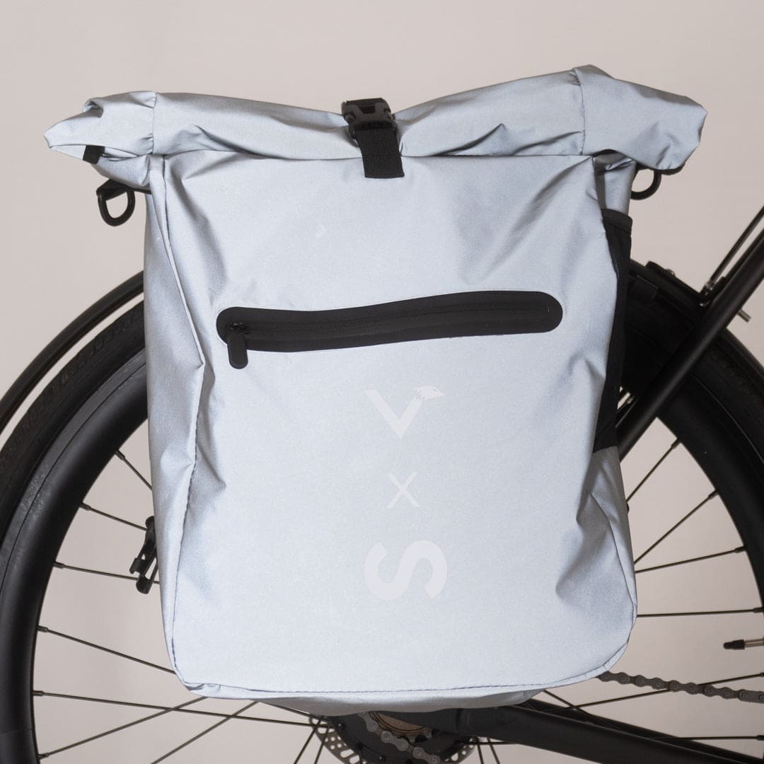 Befestigte Fahrradtasche an der integrierten Halterung des hinteren Schutzblechs