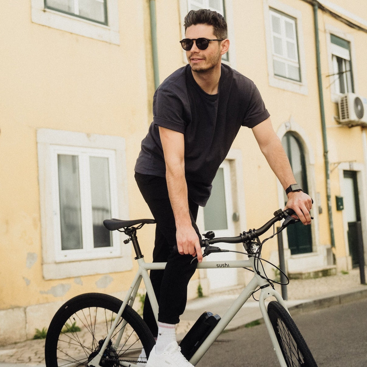 CEO Andy auf E-Bike in Portugal