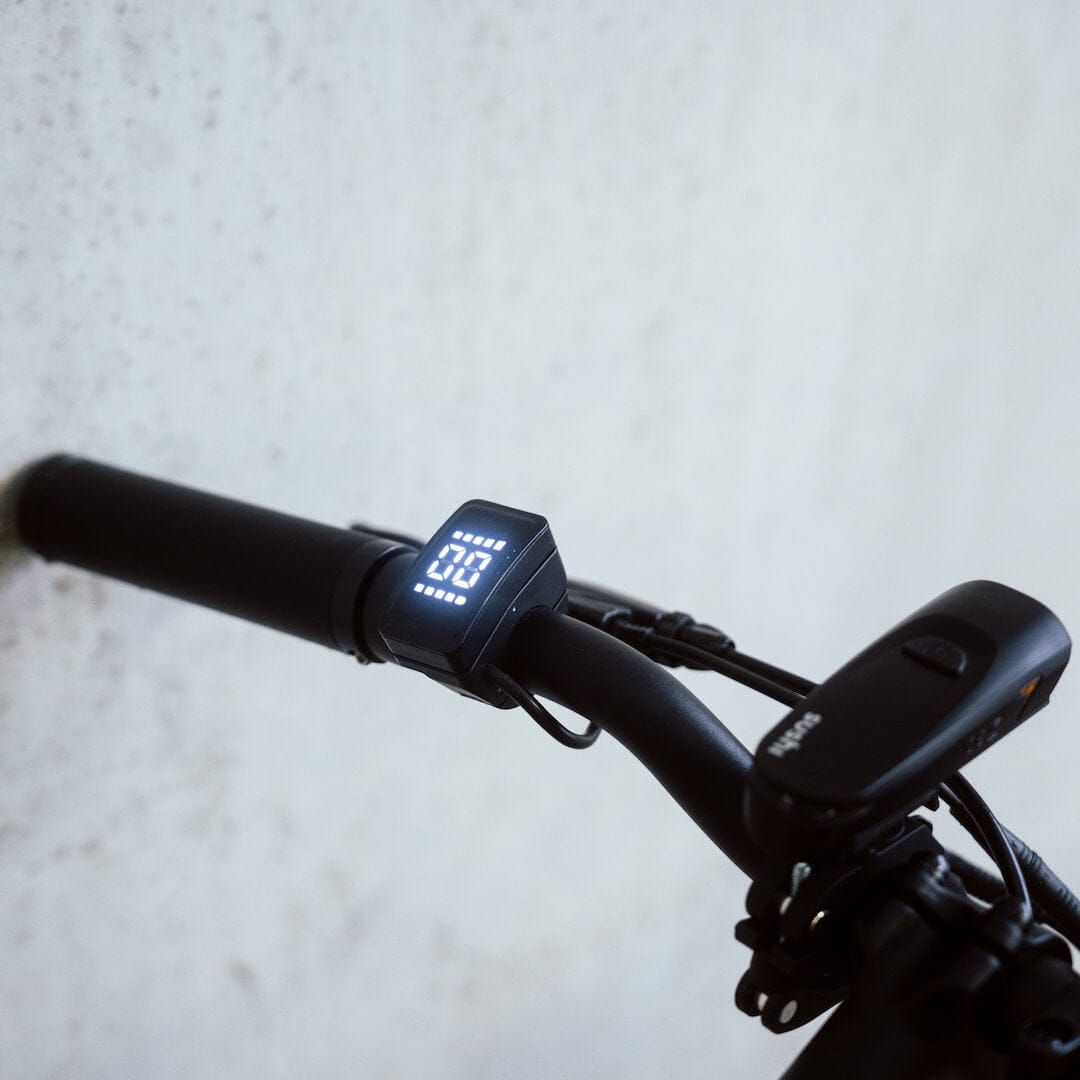 Sushi E-Bike Lenker mit eingeschaltetem Display
