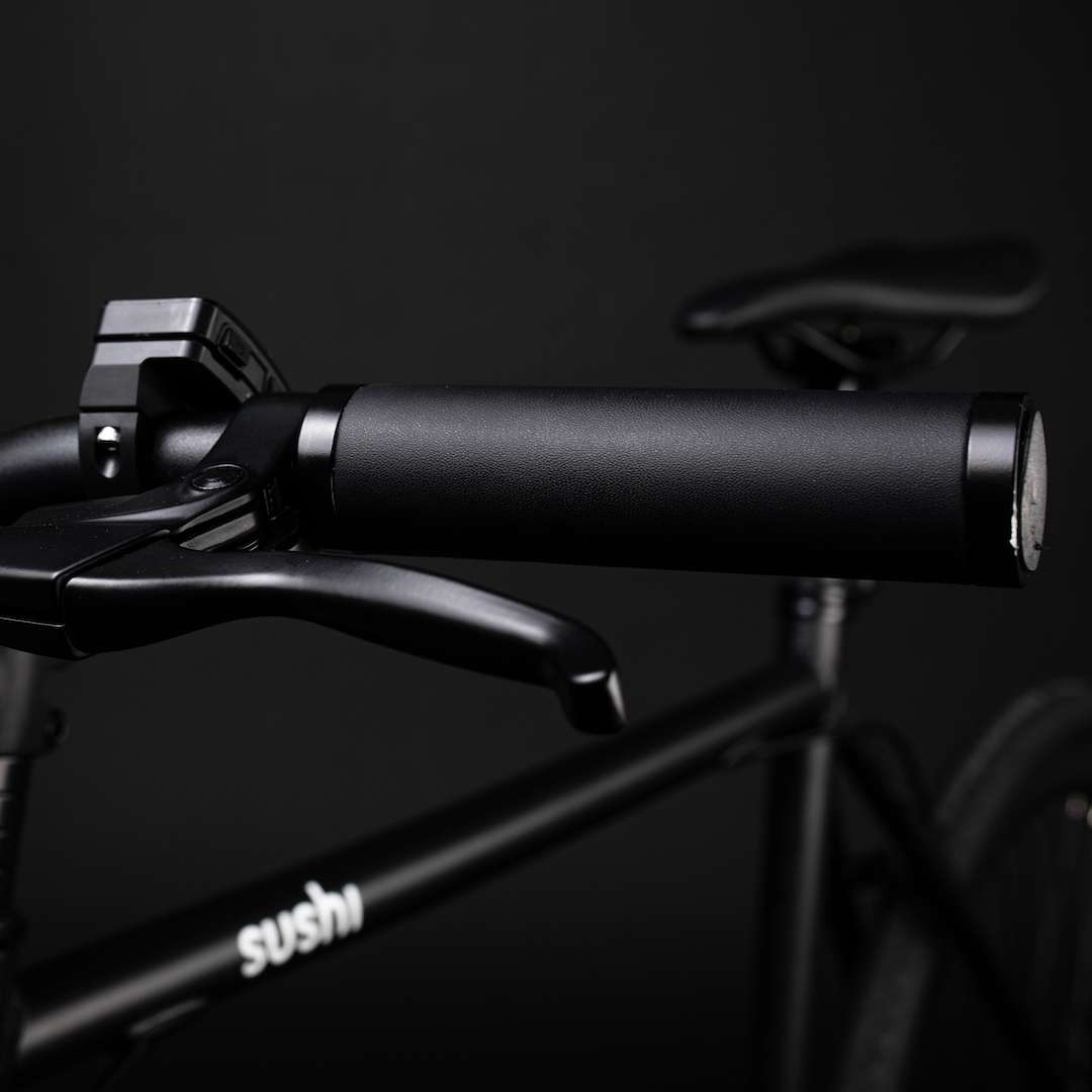 Detailaufnahme des schwarzen Lenkergriffs montiert am Maki+