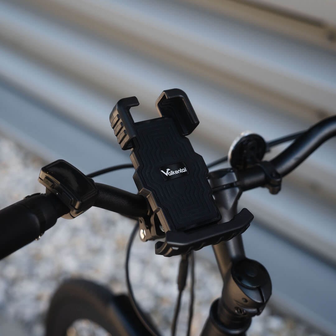 Valkental Handyhalterung am Fahrradlenker eines Sushi E-Bikes montiert, ausgerichtet für einfache Smartphone-Aufnahme