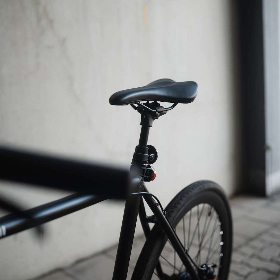 Gefederte Sattelstütze montiert am E-Bike Maki von SUSHI BIKES