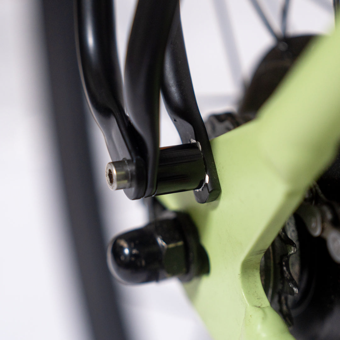 Montierter Racktime-Gepäckträger an einem matcha E-Bike von SUSHI BIKES