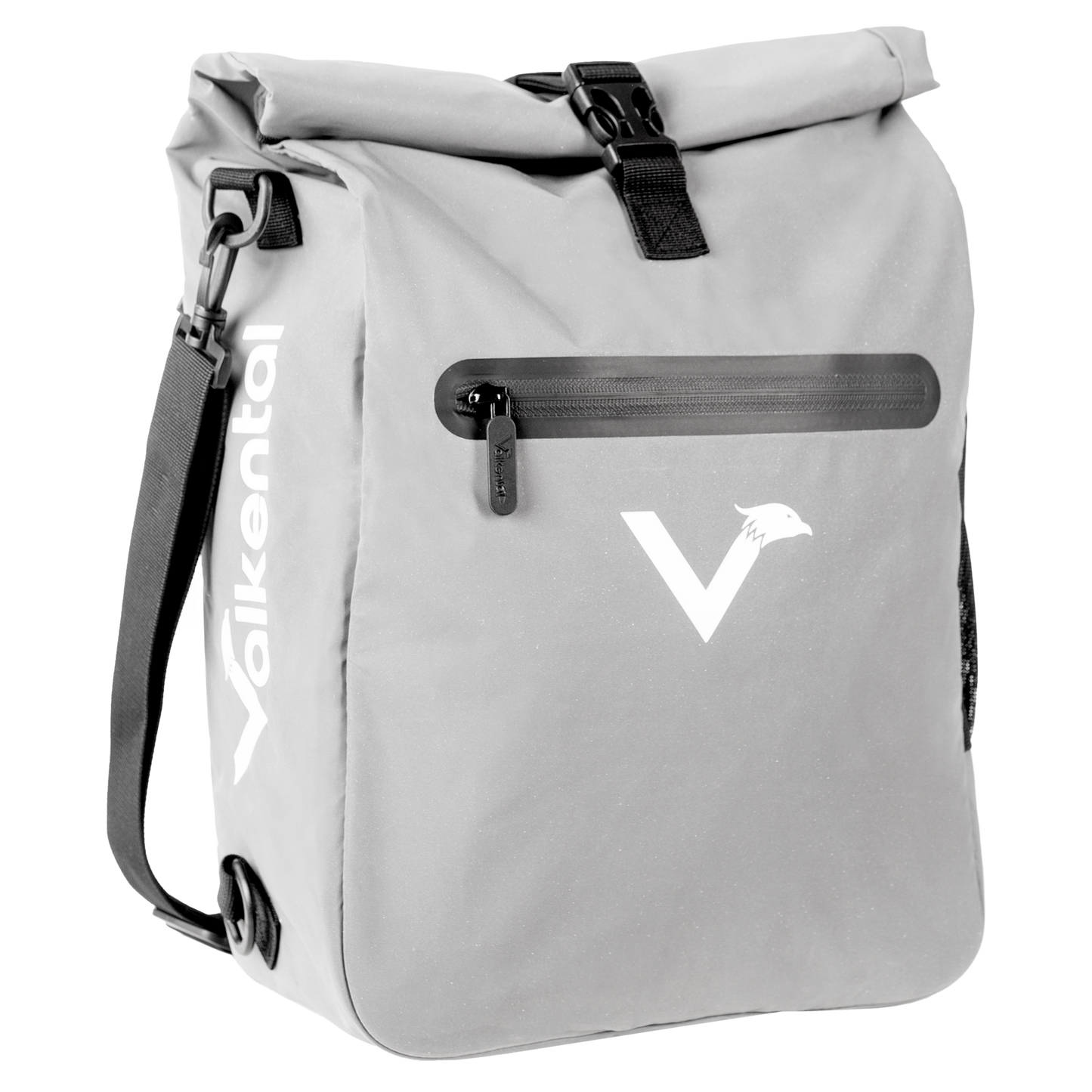 Grau reflektierende ValkOne Tasche im Stand mit reflektierendem Logo, Rolltop-Verschluss und Frontreißverschluss