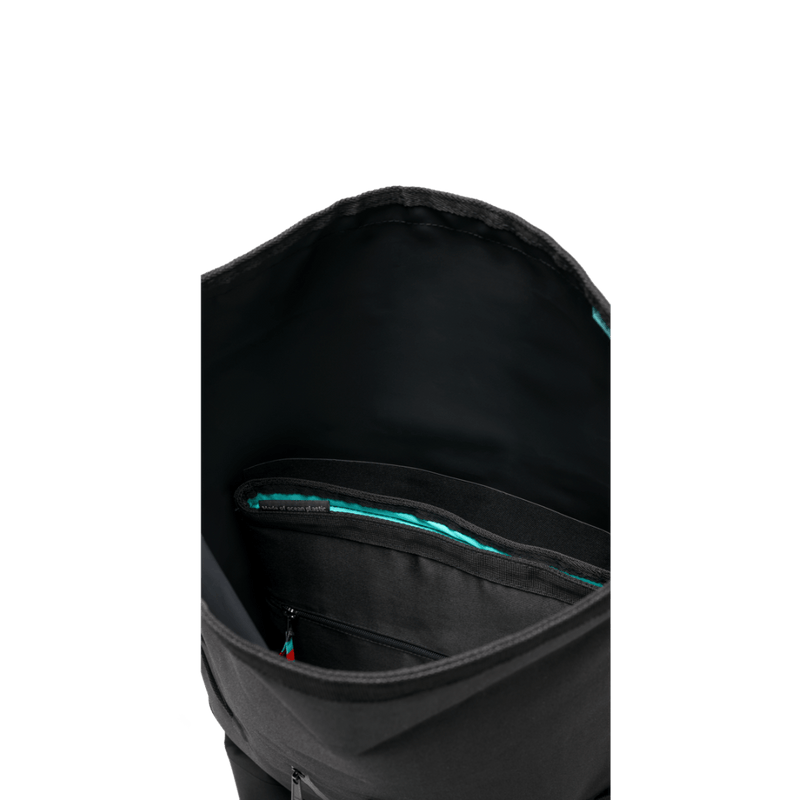 Innenansicht des Roll-Top Rucksacks von GOT Bag mit Innentasche für Laptop und anderen Gegenständen
