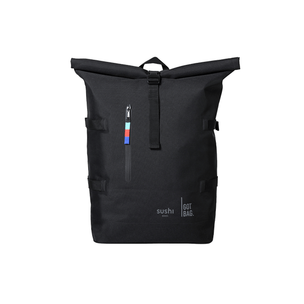 schwarzer Roll-top Rucksack der Marke GOT Bag mit SUSHI BIKES Logo Patch rechts unten