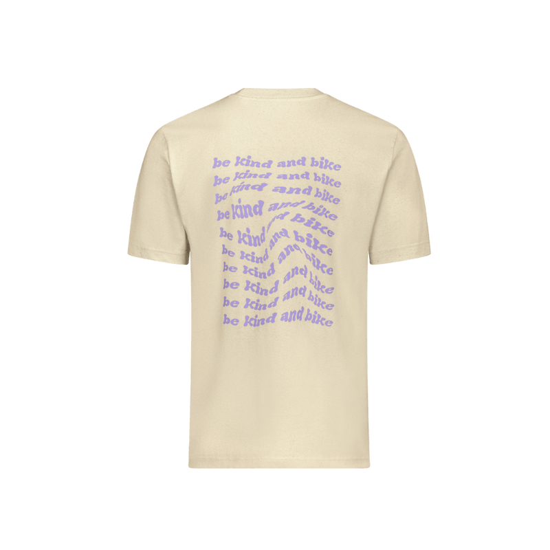 Rückseite des naturweißen be kind - Oversize Shirt, mit lässigem Schnitt und großem "be kind and bike" Print in hellem lila